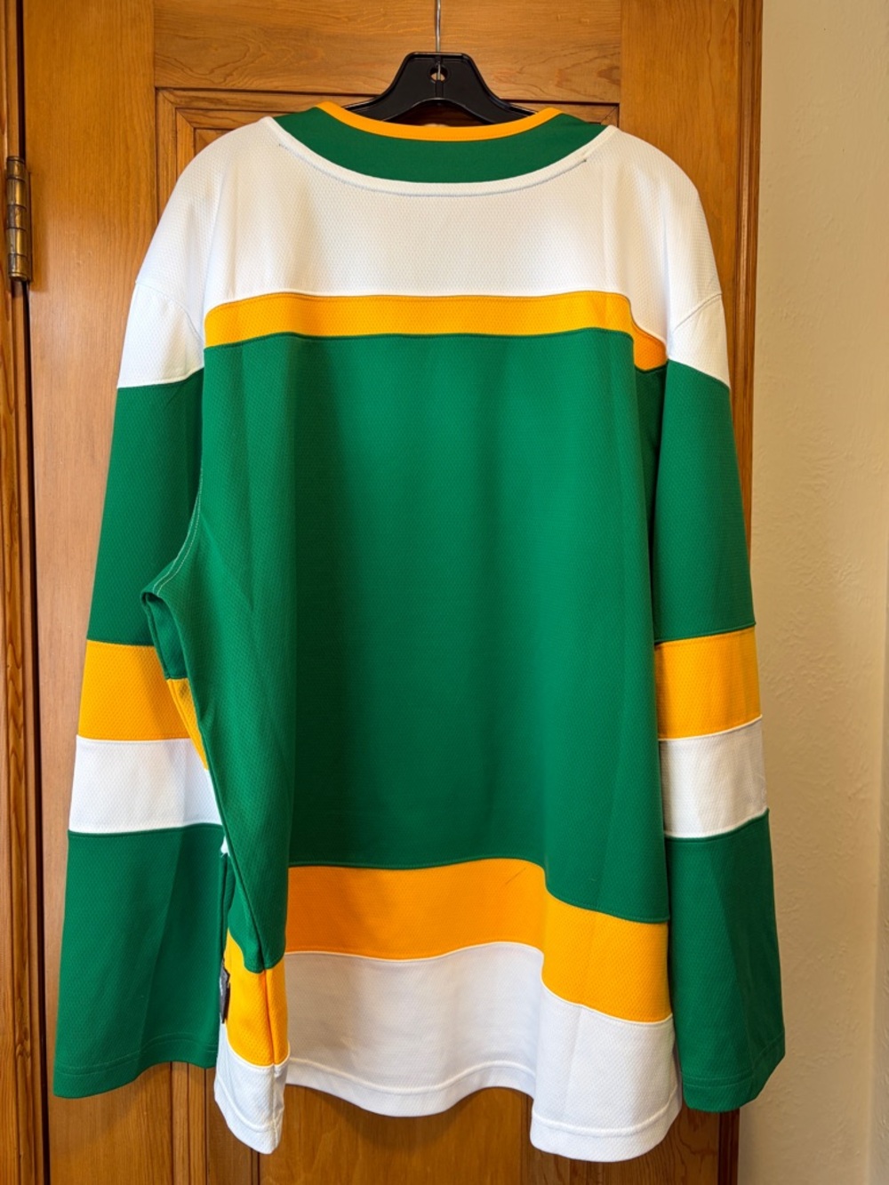 Fanatics XL Green and Gold Wild NHL Hockey Jersey no number - Picture 4 of 6